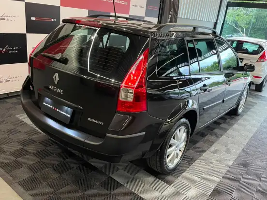 RENAULT-MEGANE-2012