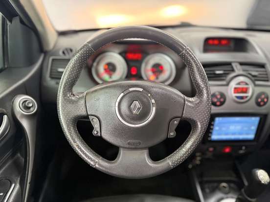RENAULT-MEGANE-2012