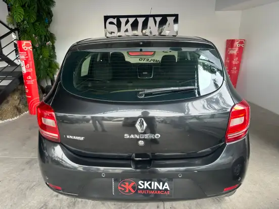RENAULT-SANDERO-2018