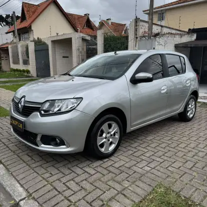 RENAULT-SANDERO-2014