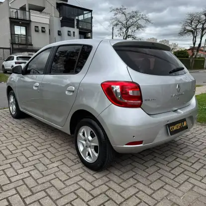 RENAULT-SANDERO-2014