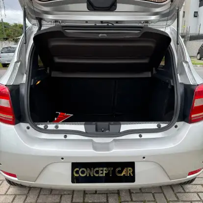 RENAULT-SANDERO-2014