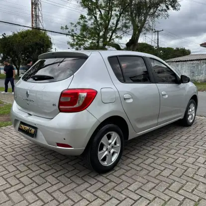 RENAULT-SANDERO-2014