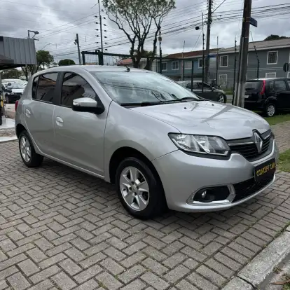 RENAULT-SANDERO-2014
