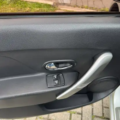 RENAULT-SANDERO-2014