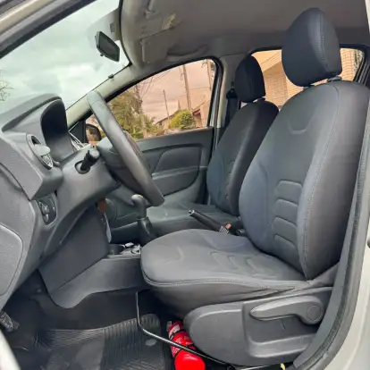 RENAULT-SANDERO-2014