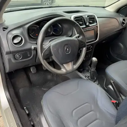 RENAULT-SANDERO-2014