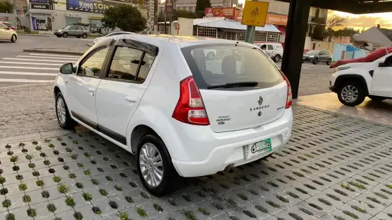 RENAULT-SANDERO-1.6 PRIVILÉGE 16V FLEX 4P AUTOMÁTICO RENAULT-SANDERO-2011