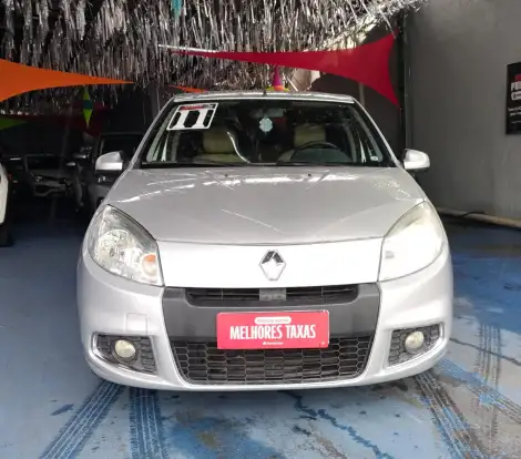 RENAULT-SANDERO-2011