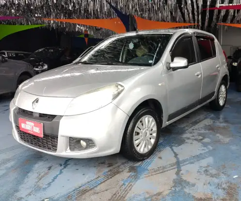 RENAULT-SANDERO-2011