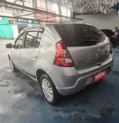 RENAULT-SANDERO-2011