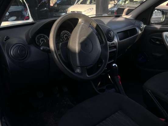 RENAULT-SANDERO-2011