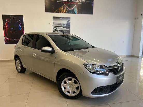 RENAULT-SANDERO-2015