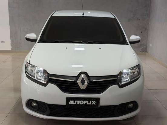 RENAULT-SANDERO-2015