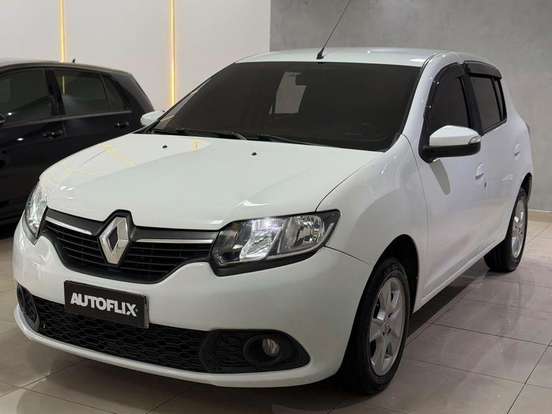 RENAULT-SANDERO-2015
