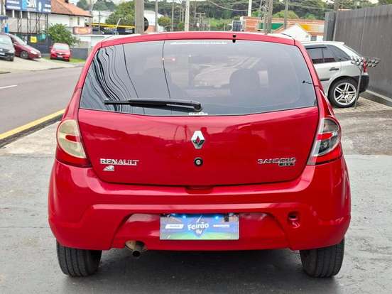 RENAULT-SANDERO-2011