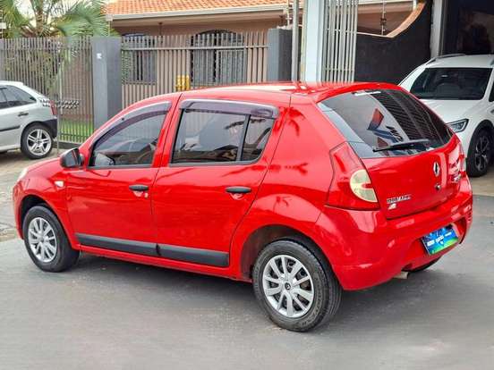 RENAULT-SANDERO-2011