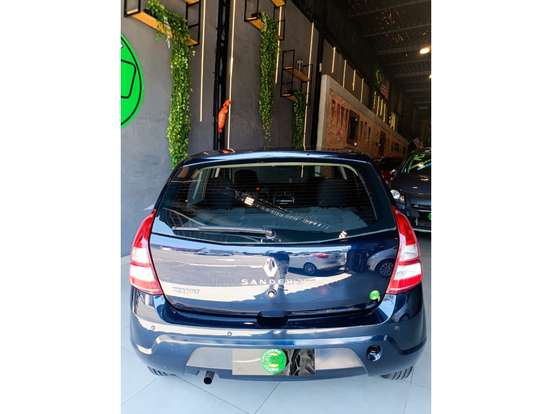 RENAULT-SANDERO-2011