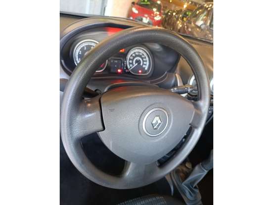 RENAULT-SANDERO-2011