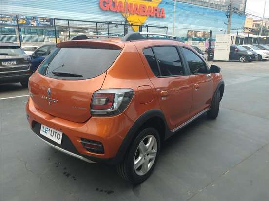 RENAULT-SANDERO-2018