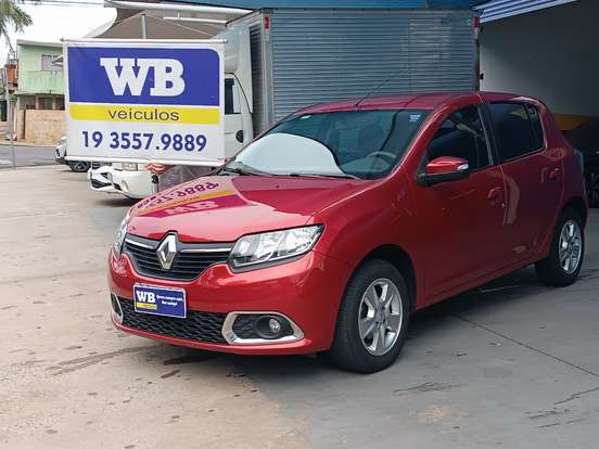 RENAULT-SANDERO-2015