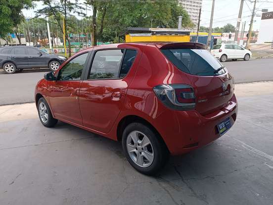 RENAULT-SANDERO-2015