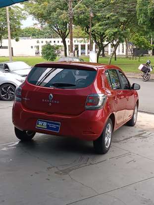 RENAULT-SANDERO-2015