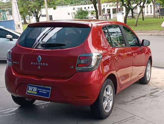 RENAULT-SANDERO-2015
