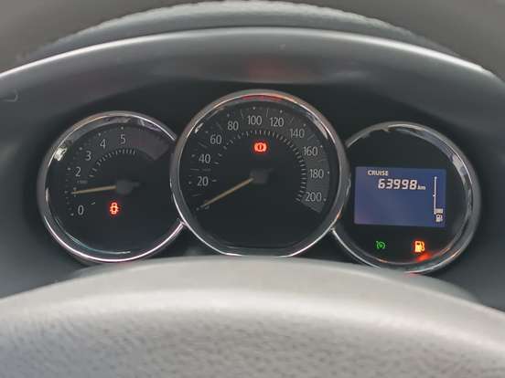 RENAULT-SANDERO-2015