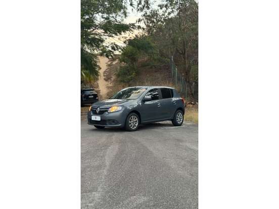 RENAULT-SANDERO-2015