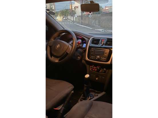 RENAULT-SANDERO-2015