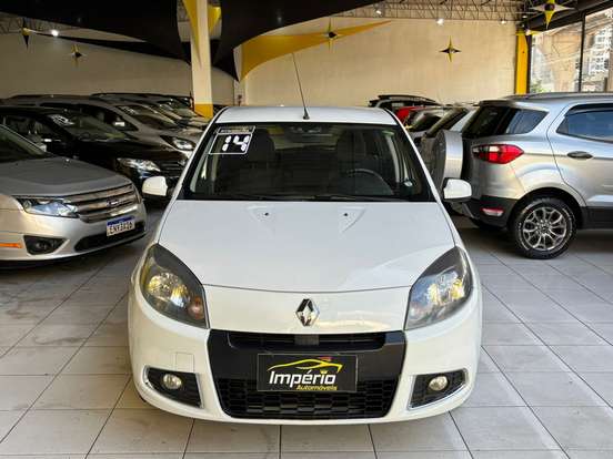 RENAULT-SANDERO-2013