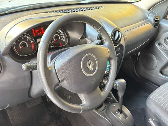 RENAULT-SANDERO-2013