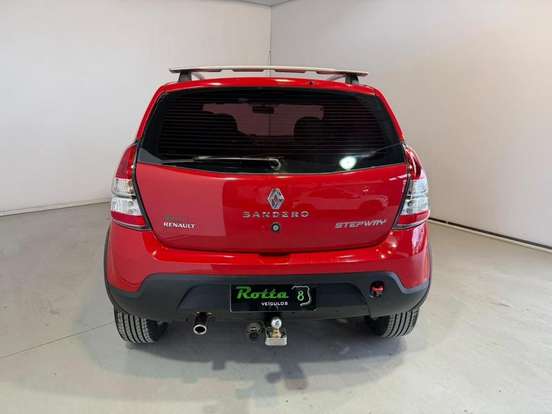 RENAULT-SANDERO-2012