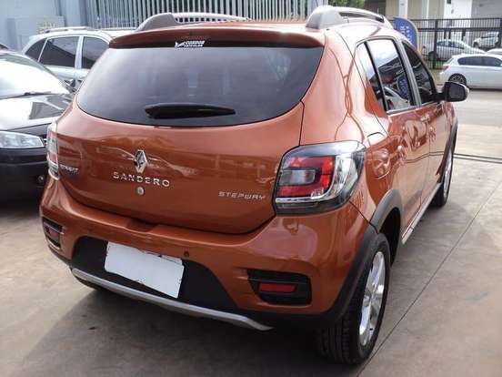 RENAULT-SANDERO-2015