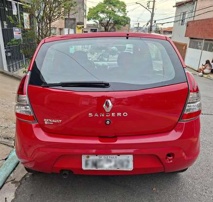RENAULT-SANDERO-2013