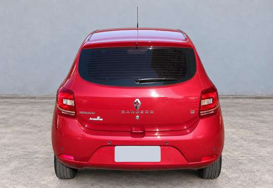 RENAULT-SANDERO-2017