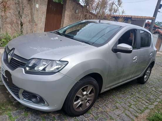 RENAULT-SANDERO-2014