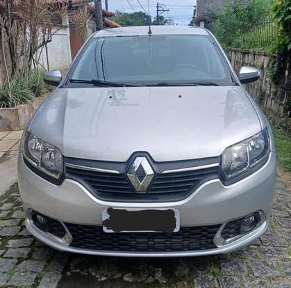 RENAULT-SANDERO-2014