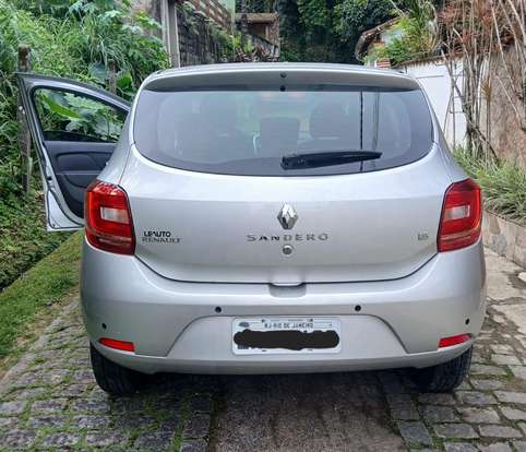 RENAULT-SANDERO-2014