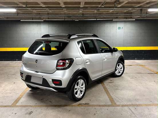 RENAULT-SANDERO-2015