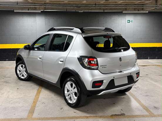 RENAULT-SANDERO-2015