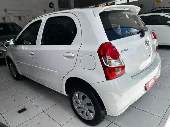 TOYOTA-ETIOS-2017