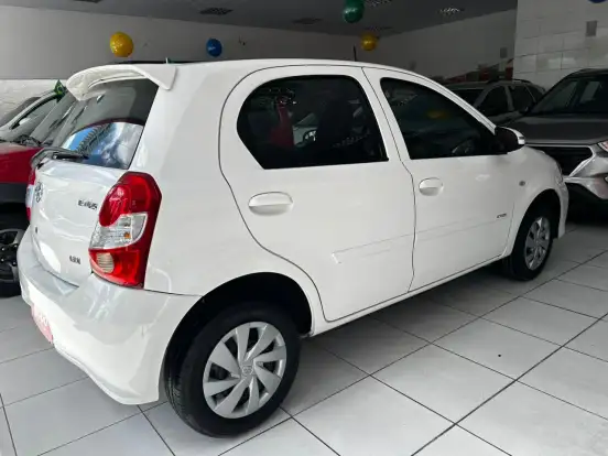 TOYOTA-ETIOS-2017