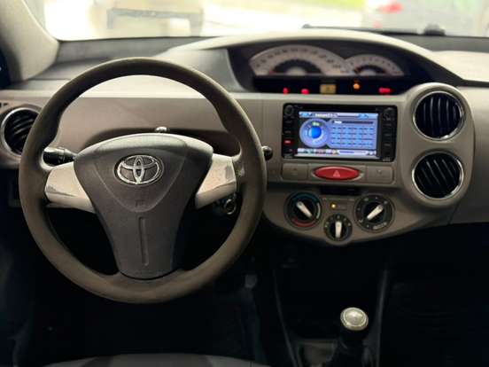 TOYOTA-ETIOS-1.5 XLS SEDAN 16V FLEX 4P MANUAL TOYOTA-ETIOS-2012