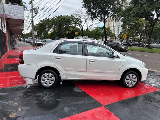 TOYOTA-ETIOS-1.5 XS 16V FLEX 4P AUTOMÁTICO TOYOTA-ETIOS-2016