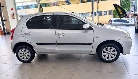 TOYOTA-ETIOS-2013