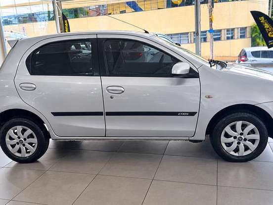 TOYOTA-ETIOS-1.5 XS 16V FLEX 4P MANUAL TOYOTA-ETIOS-2013