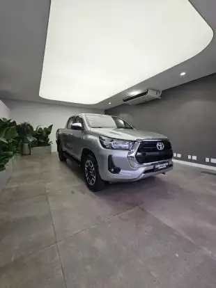 TOYOTA-HILUX-2021