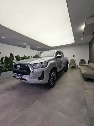 TOYOTA-HILUX-2021